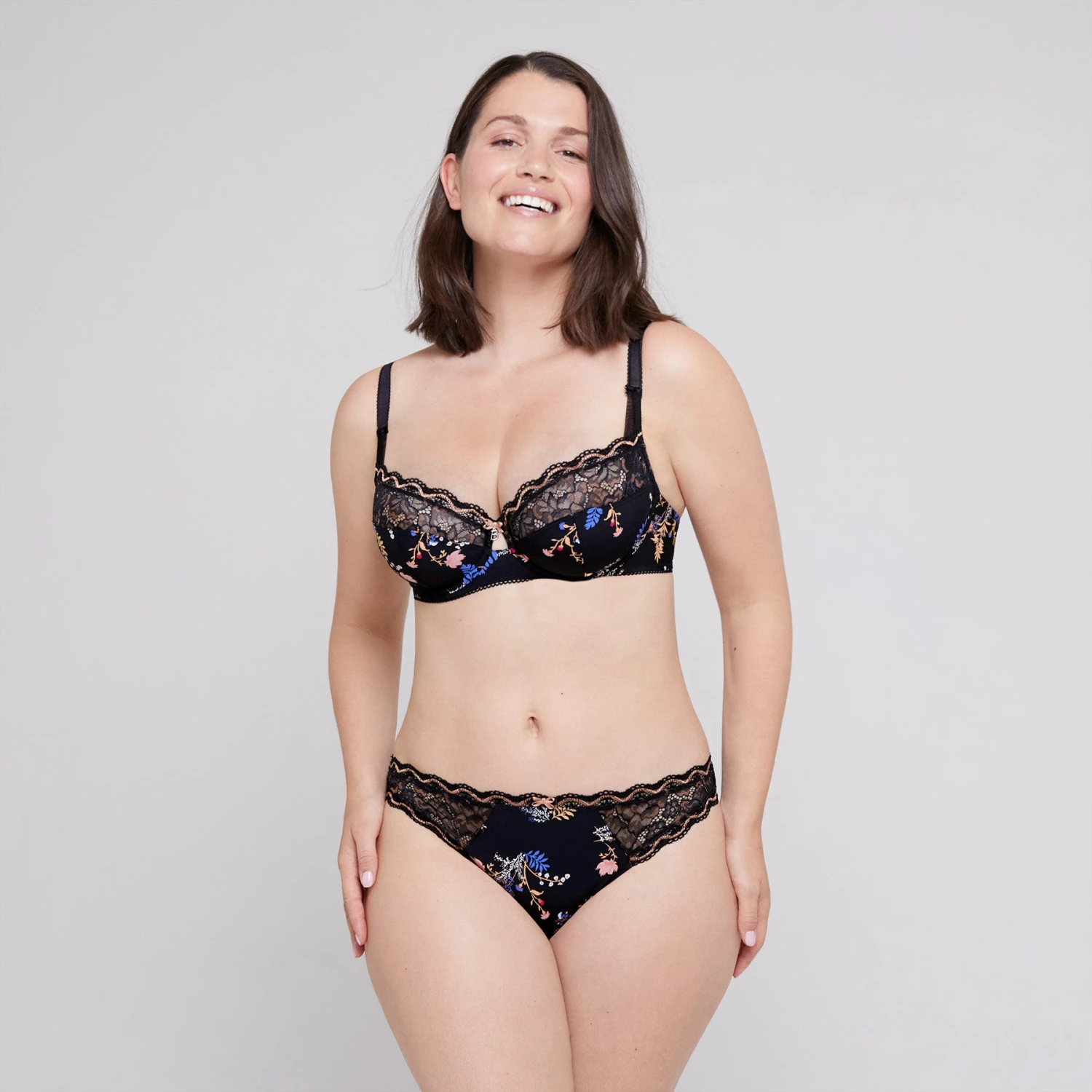 Culotte Noire Gold LUCCIA TWIST 6 Culotte Noire Gold LUCCIA TWIST – Image 4