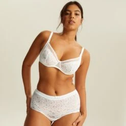 Soutien-gorge Emboîtant Avec Armatures Ivoire CAPRI 9 Soutien-gorge Emboîtant Avec Armatures Ivoire CAPRI -Bestform Lingerie BL14500 011 WEB 3 781ba637 0195 4b3a ae7b 69441e8f0ac7